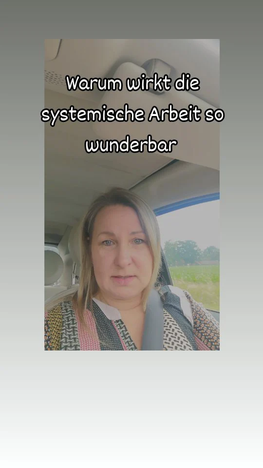 Warum wirkt die systemische Arbeit so nachhaltig und wunderbar.
Für manche wirkt die Arbeit mit Aufstellungen oft noch sehr abstrakt.

Was sollte eine Ahnin mit meiner aktuellen Angst zu tun haben? Warum ist es wichtig verstorbenen und nicht "gesehenen" Seelen einen Platz zu geben?

Vor allem, wenn der Ursprung in einer Ahnenreihe liegt, in der wir niemanden kannten.

Doch die Energie ist immer in irgendeiner Form gespeichert und geht mit uns in unser Feld und Leben.
Wiederholungen von ähnlichen Schicksalen sind oft ein Hinweis darauf.

Wenn Du die Aufstellungsarbeit einmal in der Gruppe erleben möchtest, komm gerne am 18.06. zur nächsten Abendaufstellung hinzu. Gerne auch erst als "Zuschauer" und stiller Teilnehmer.

Wenn die Gruppenarbeit nichts für Dich ist, vereinbare gerne einen Soulwork Termin mit mir.
Wir freuen uns auf Dich! 

#systemischearbeit #aufstellung #bocholt #wellnessfuerdieseelebocholt